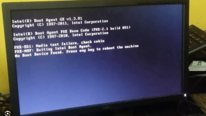 PXE boot error screen displayed on a monitor, indicating a media test failure and no boot device found.